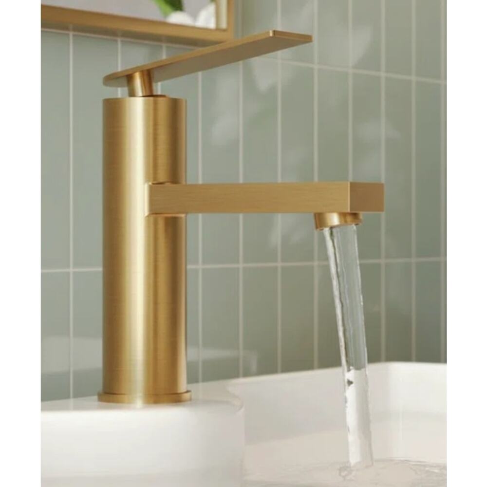 Single Hole Bathroom Faucet, Single Handle Bathroom Sink Faucet with Drain